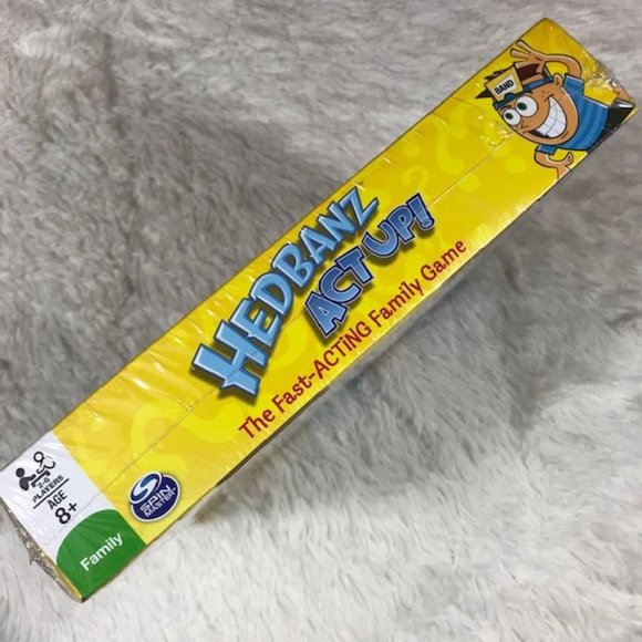 Hedbanz Act Up! Game - Picture 12 of 13